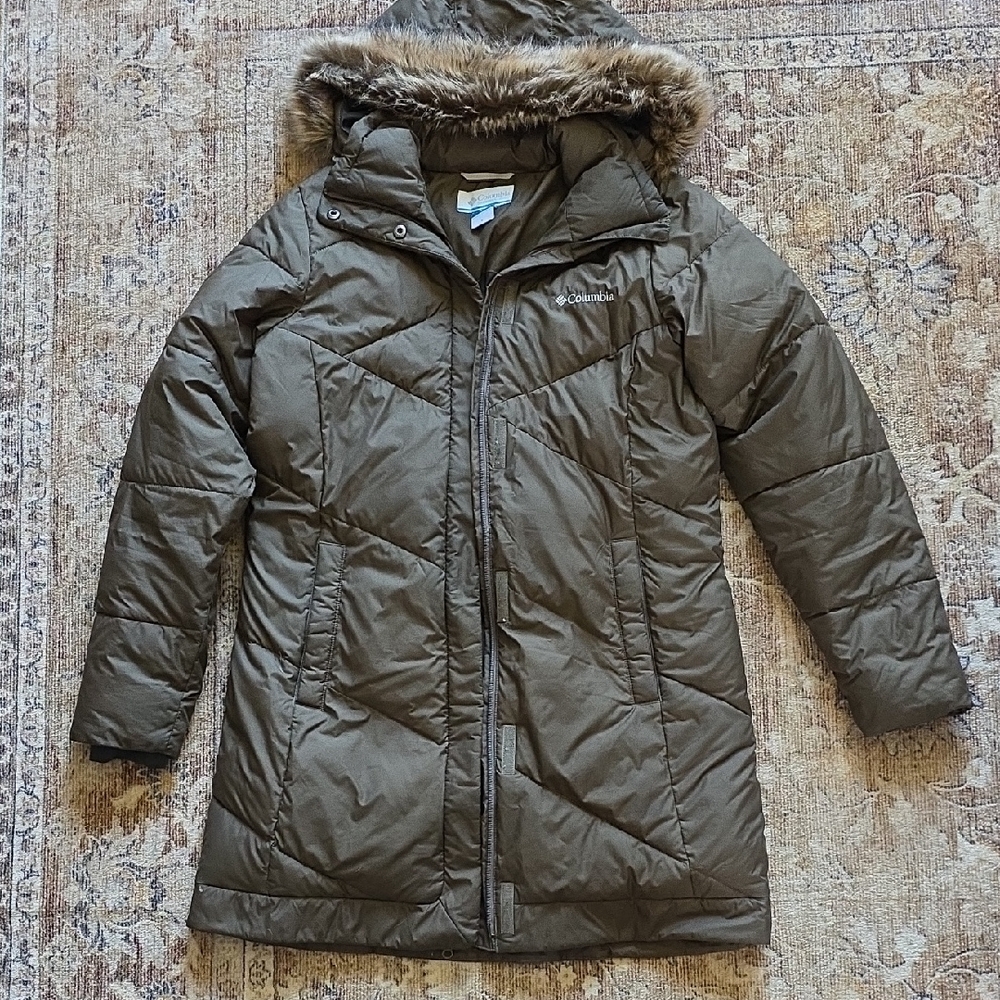 Columbia Women's Green Puffer Coat with Fur Hood